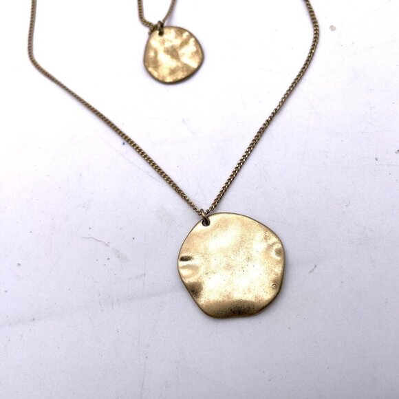 Chloe & Isabel Chain 3 Layered Coin Pendant Necklace Lobster Closure Hammered - Picture 3 of 5